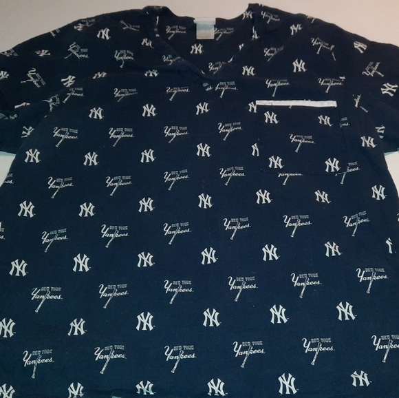Women's Yankees Scrup Top Size L - Picture 1 of 3